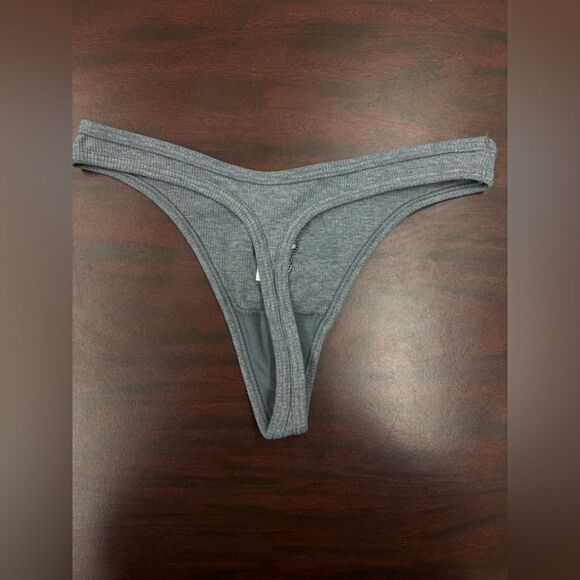 PINK Victoria’s Secret Four Leaf Clover Embroidered Thong Size Medium - Picture 2 of 6